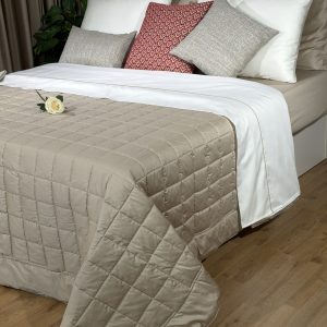 Posteljna pregrinjala Karoline